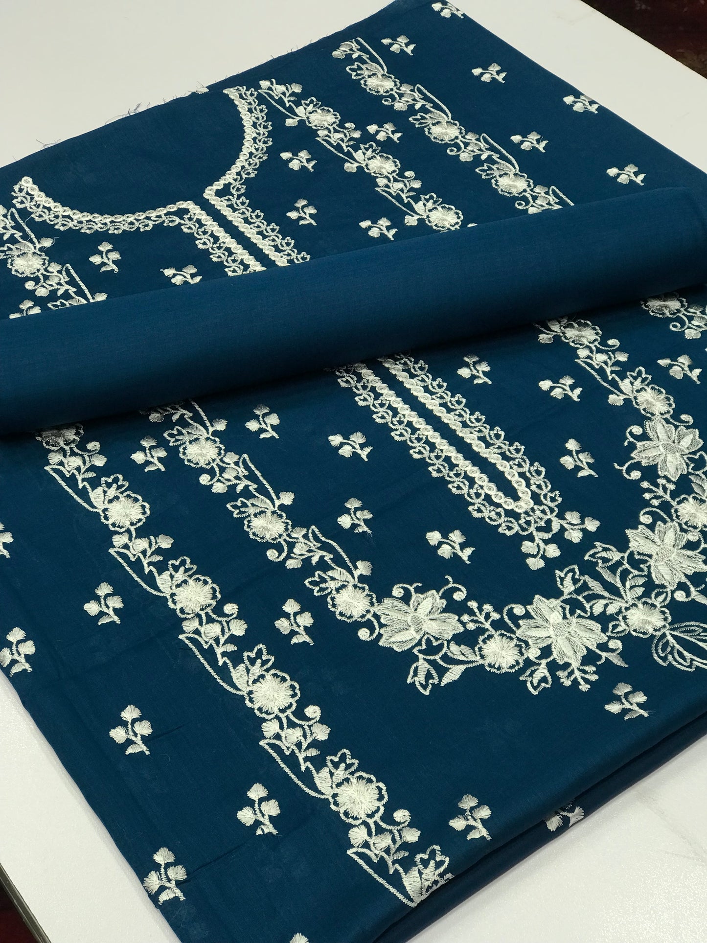Embroidered lawn 2 piece