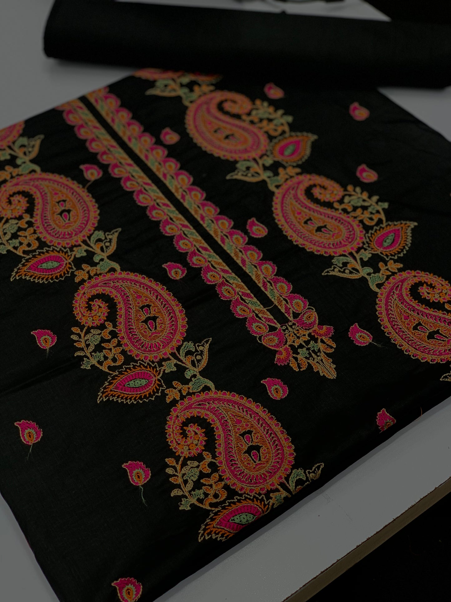 Bareeza lawn 2 piece (black)