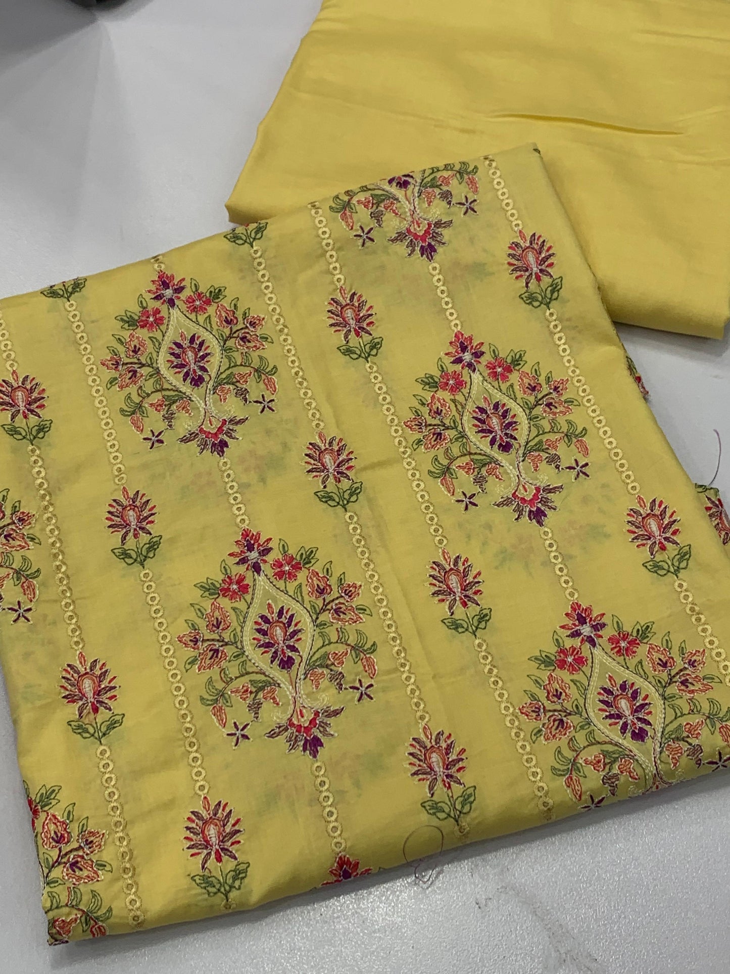 Bareeze 2 piece lawn (lemon)