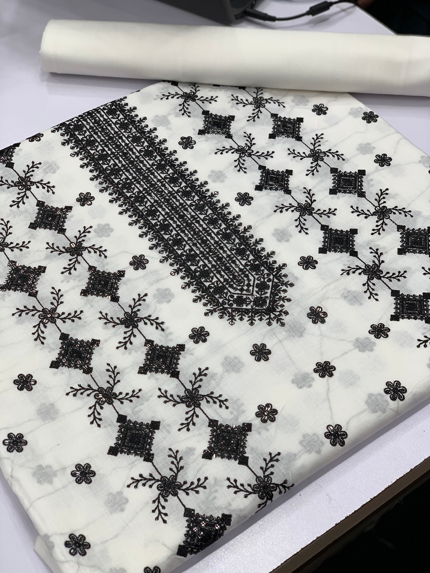 Bareeza lawn 2 piece