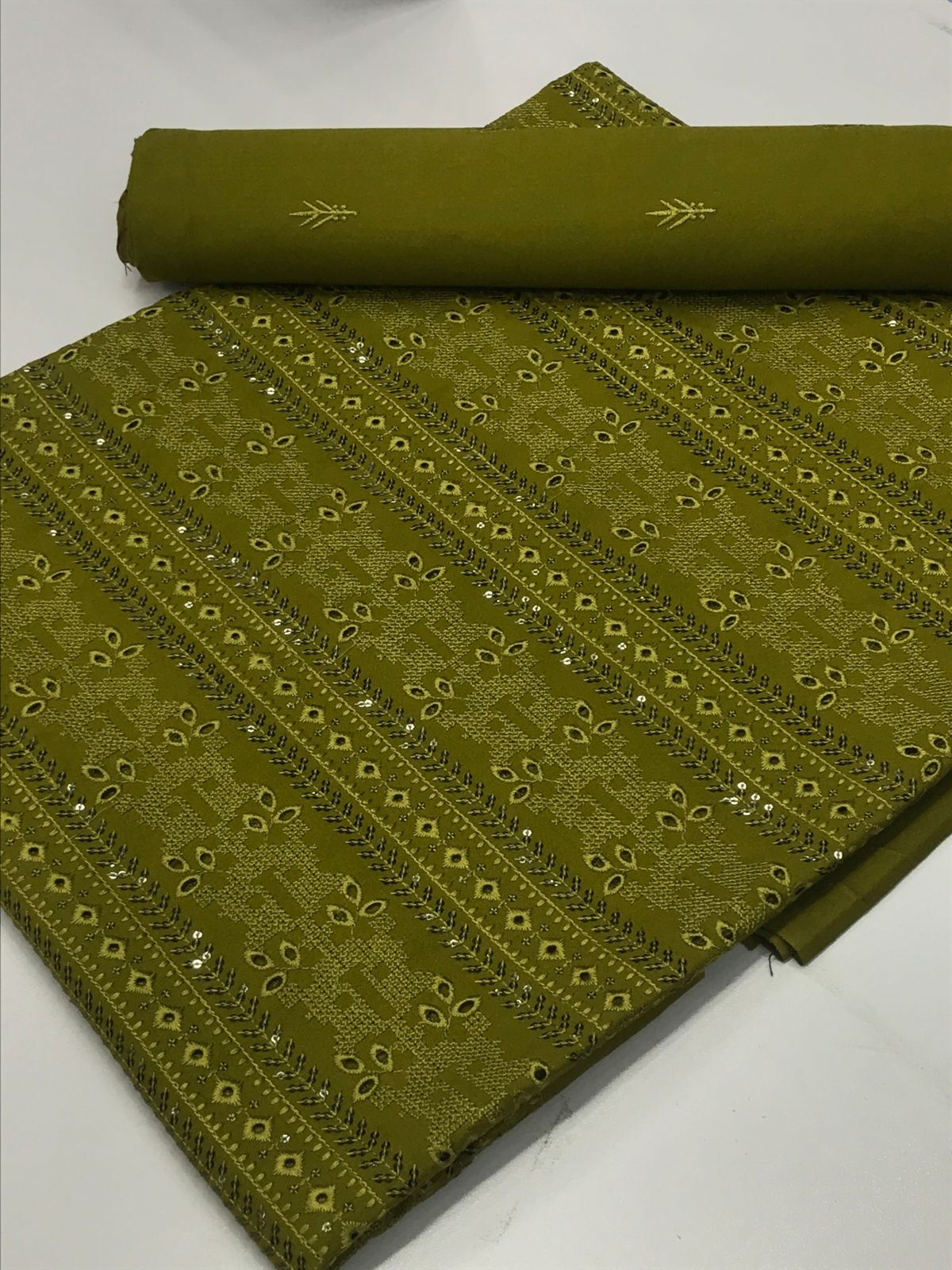 Karandi 2 piece chickan Kari