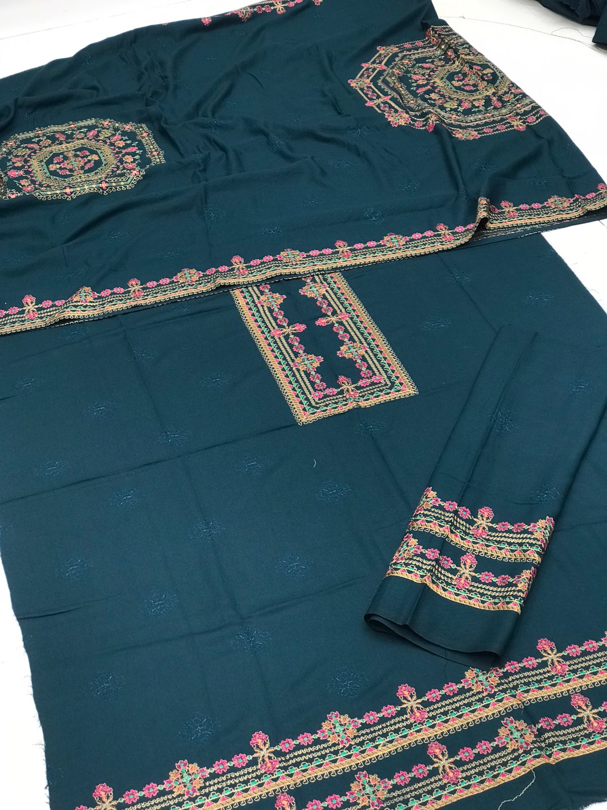 Bareeze karandi Shawls With suit BKS