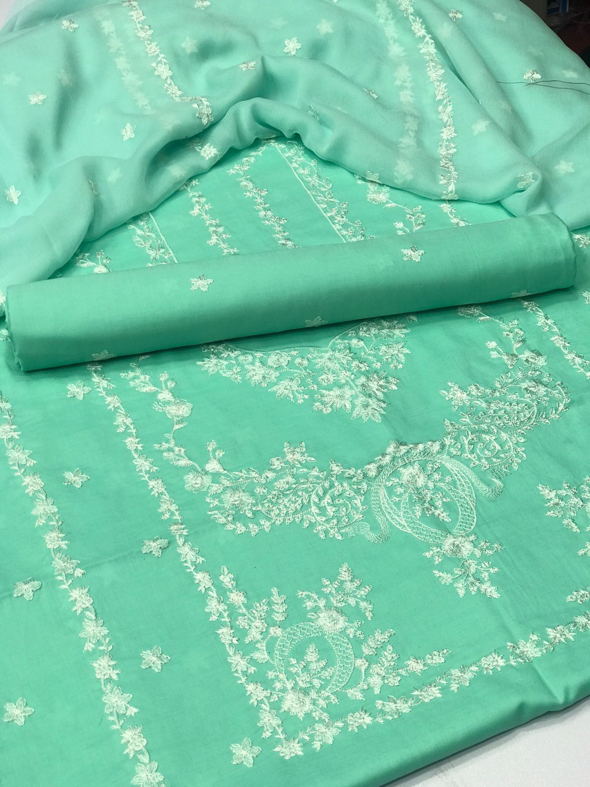 Bareeza lawn 3 piece