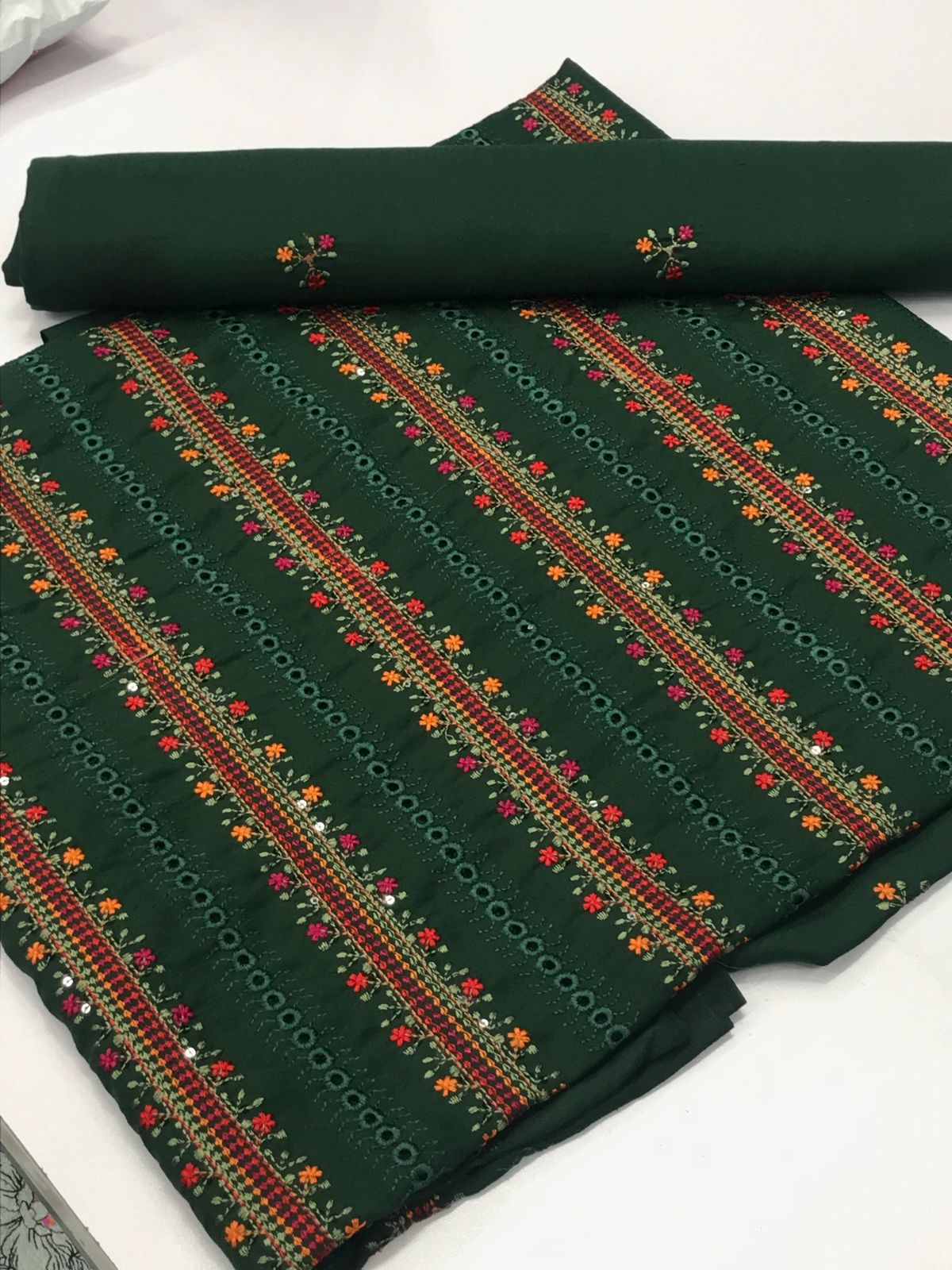 Karandi 2 piece chickan Kari