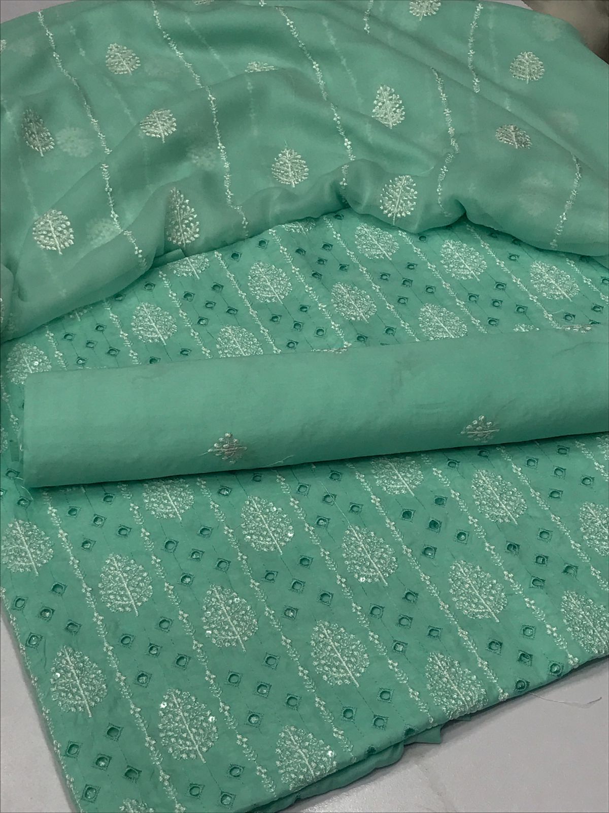 Bareeza lawn 3 piece