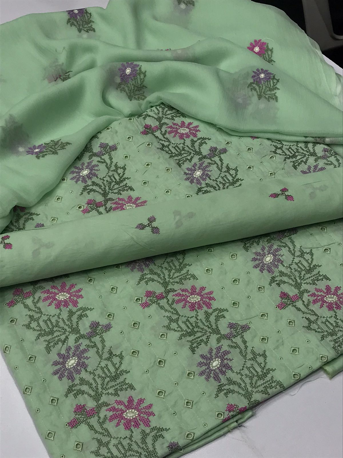 Bareeza lawn 3 piece