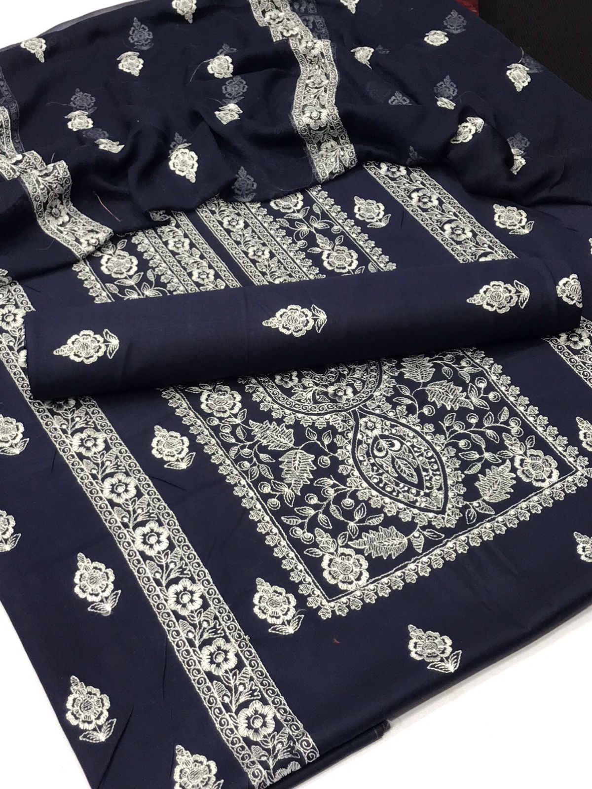Bareeza lawn 3 piece